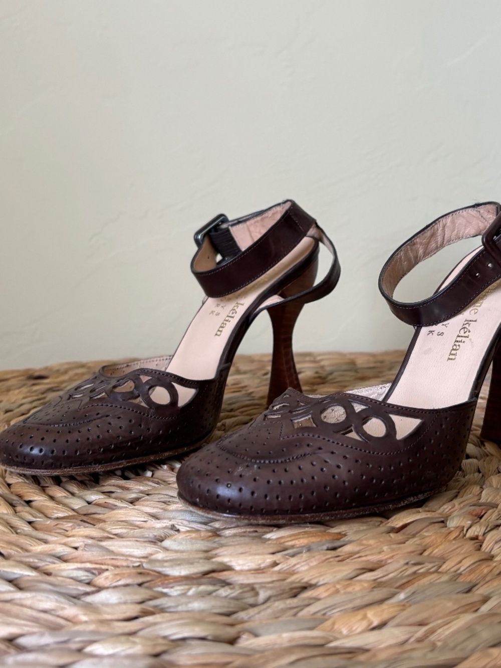 STEPHANE KELIAN Barney's New York / France / Round Toe Mary Jane Heels / 6.5 US